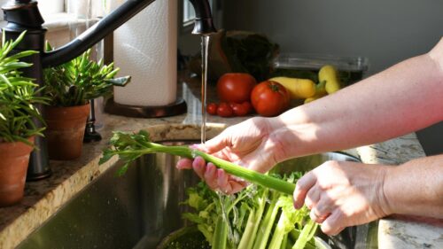 How to Make Your Own Produce Wash at Home